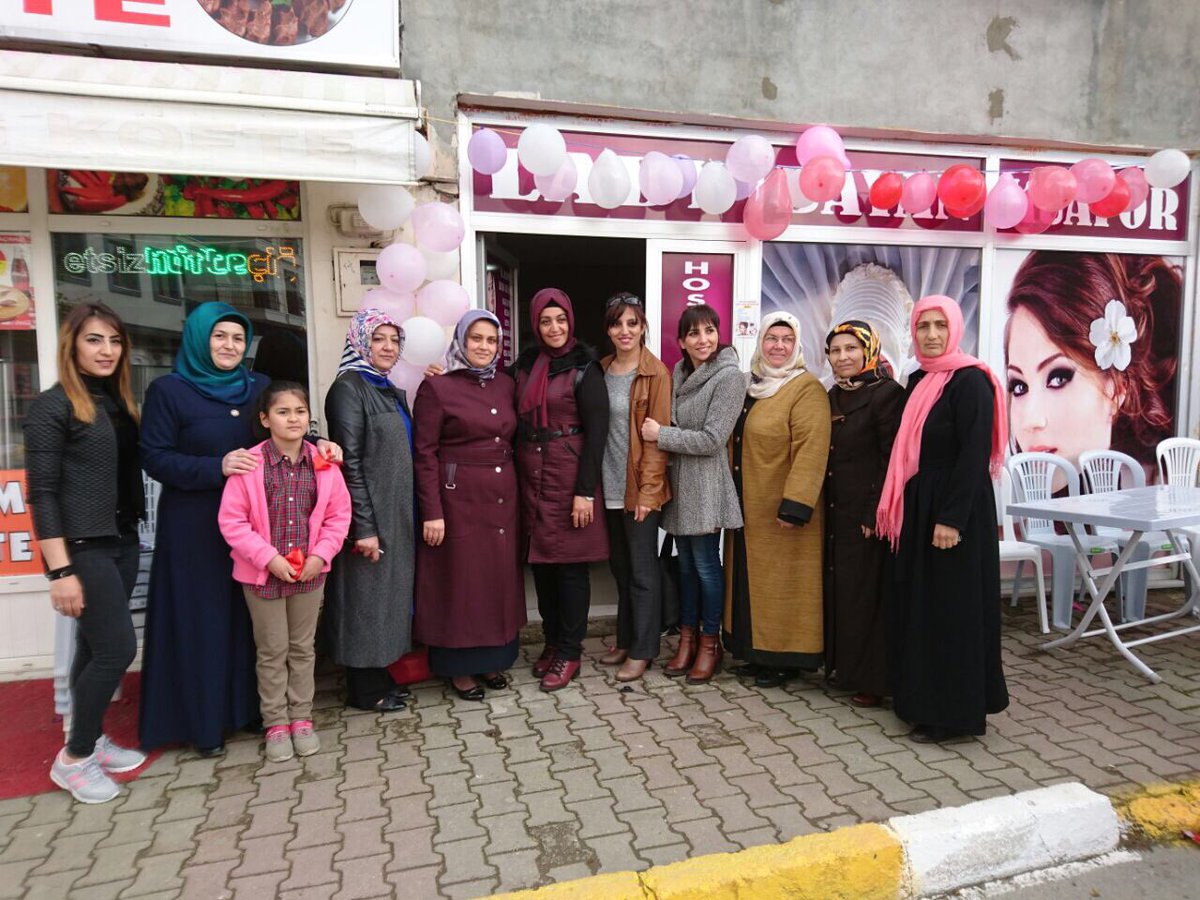 akkdnsancaktepe's tweet photo. İlçe Kadın Kolları Başkanımız Sn. @sefanurakcaa Lady Kuaför Salonu açılışına katıldı. Bereketli bol kazançlar dileriz. https://t.co/S5JwFYeZJ3