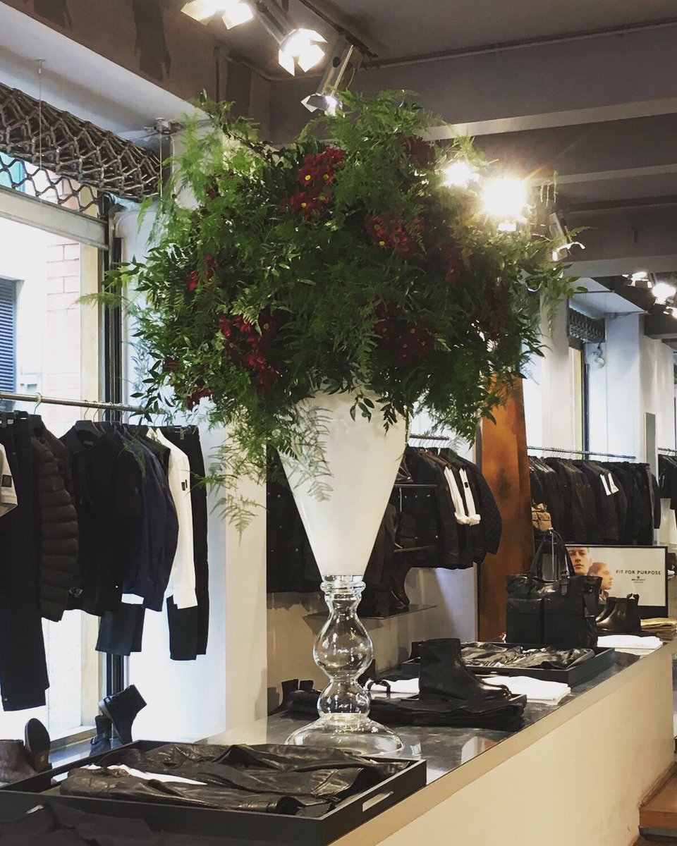 SpringbankUK's tweet image. Springbank are delighted to be a part of the 'Here Be Dragons' SS17 campaign at @Belstaff Manchester hosted by @PinkTigerEvents  @j60ldn 🌹🍃