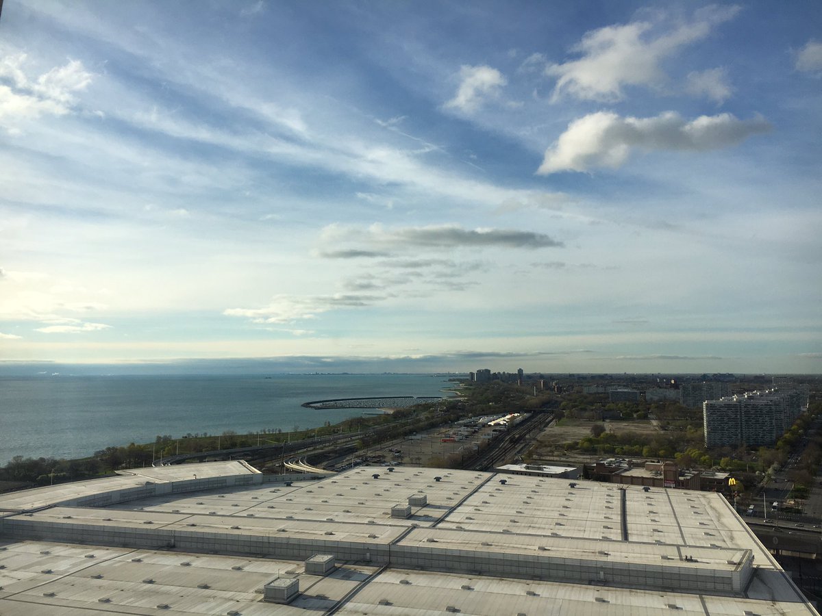 messyjessyLP's tweet photo. good morning, lake michigan!  #c2e2 #day1 https://t.co/8FHeZm4daL
