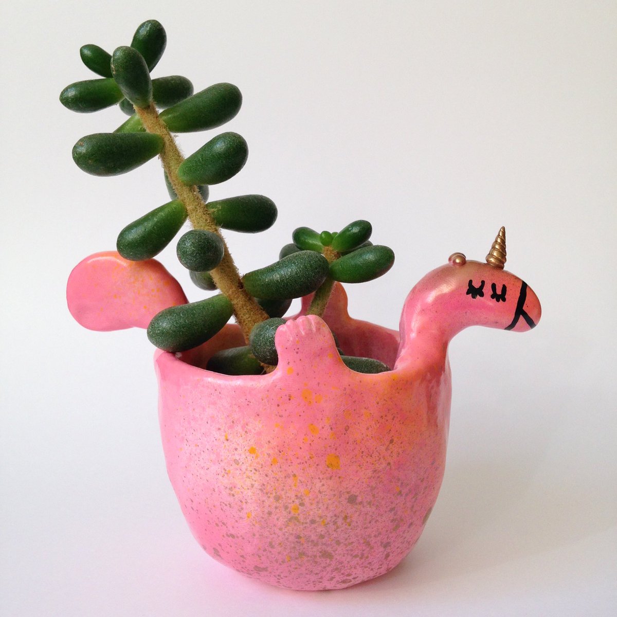 hilumpyunicorn's tweet image. I am testing out this new gold spray I found ☺️ it&apos;s soooooo shiny!! #cardiff #golden