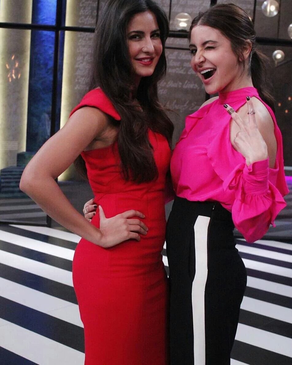 SonuBagrecha's tweet photo. #DNAreporting... Anushka and Katrina's increasing closeness is unlikely to please virat and Katrina's would be hubby https://t.co/ebSIVIv0I4