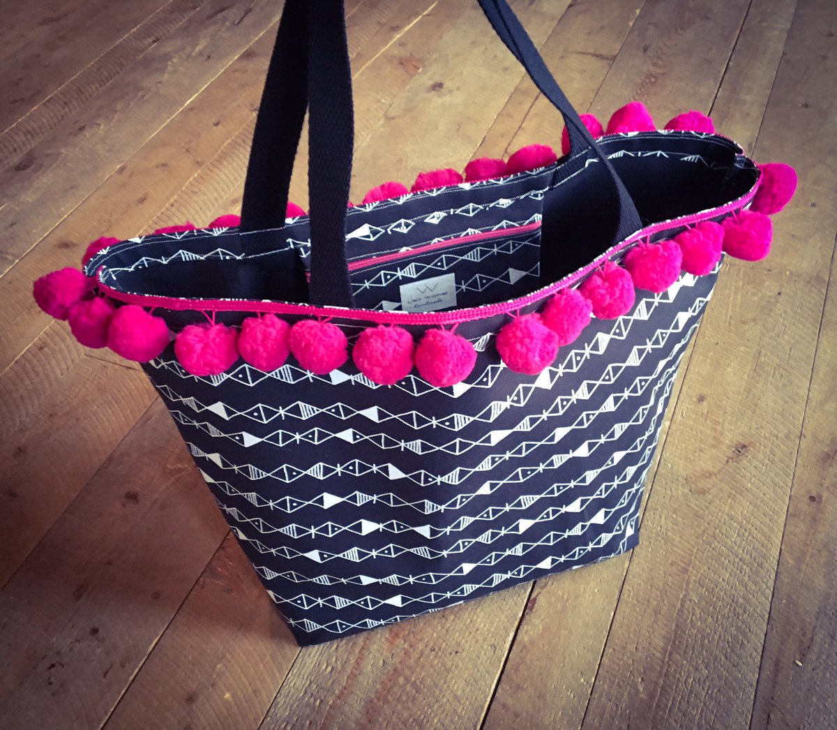 lisawalkerjh's tweet photo. All new pom pom beach bags. Now all we need is summer! #jacksonhole #pompoms #screenprint #textiledesign #handmade https://t.co/gmQTBBbfLQ