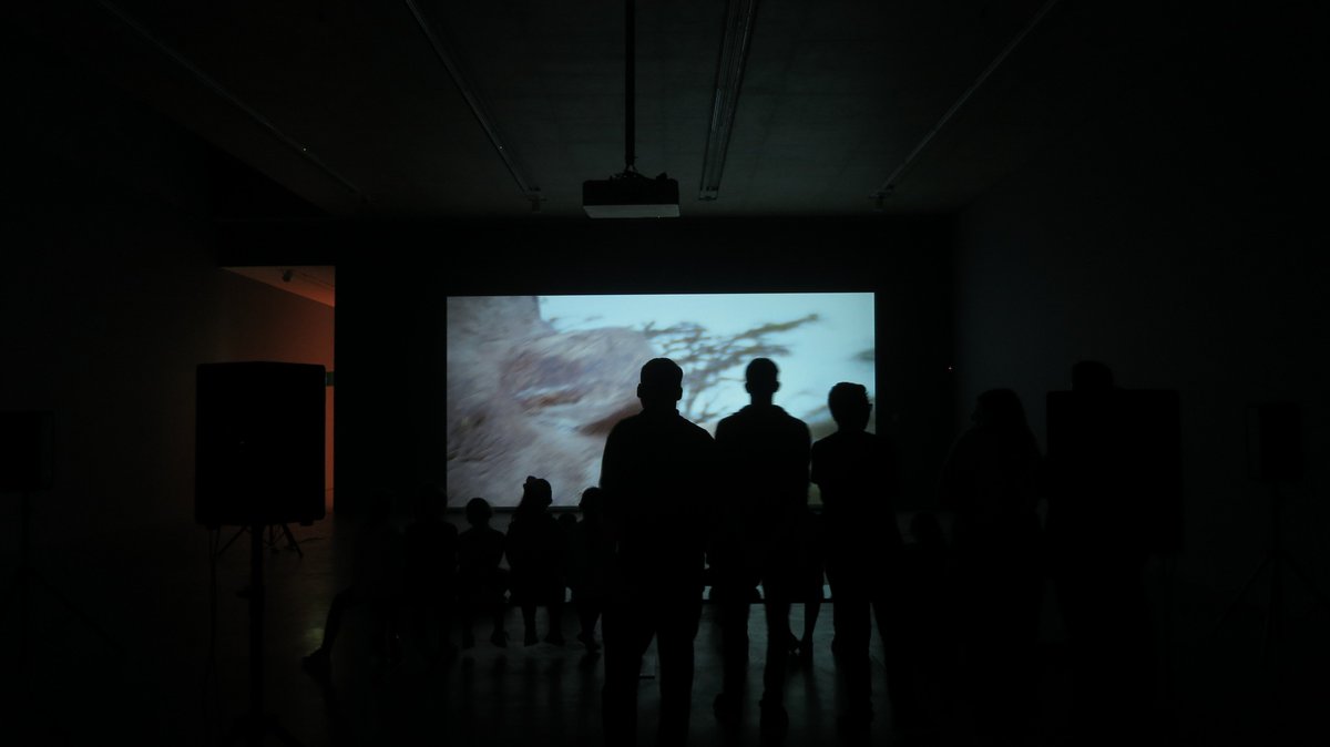 Ciaran_attheMAC's tweet image. Delighted to welcome @Actn4ChildrenNI @TheMACBelfast for a tour during a break from drama workshop with @prime_cut #lotsofquestions #lovinit