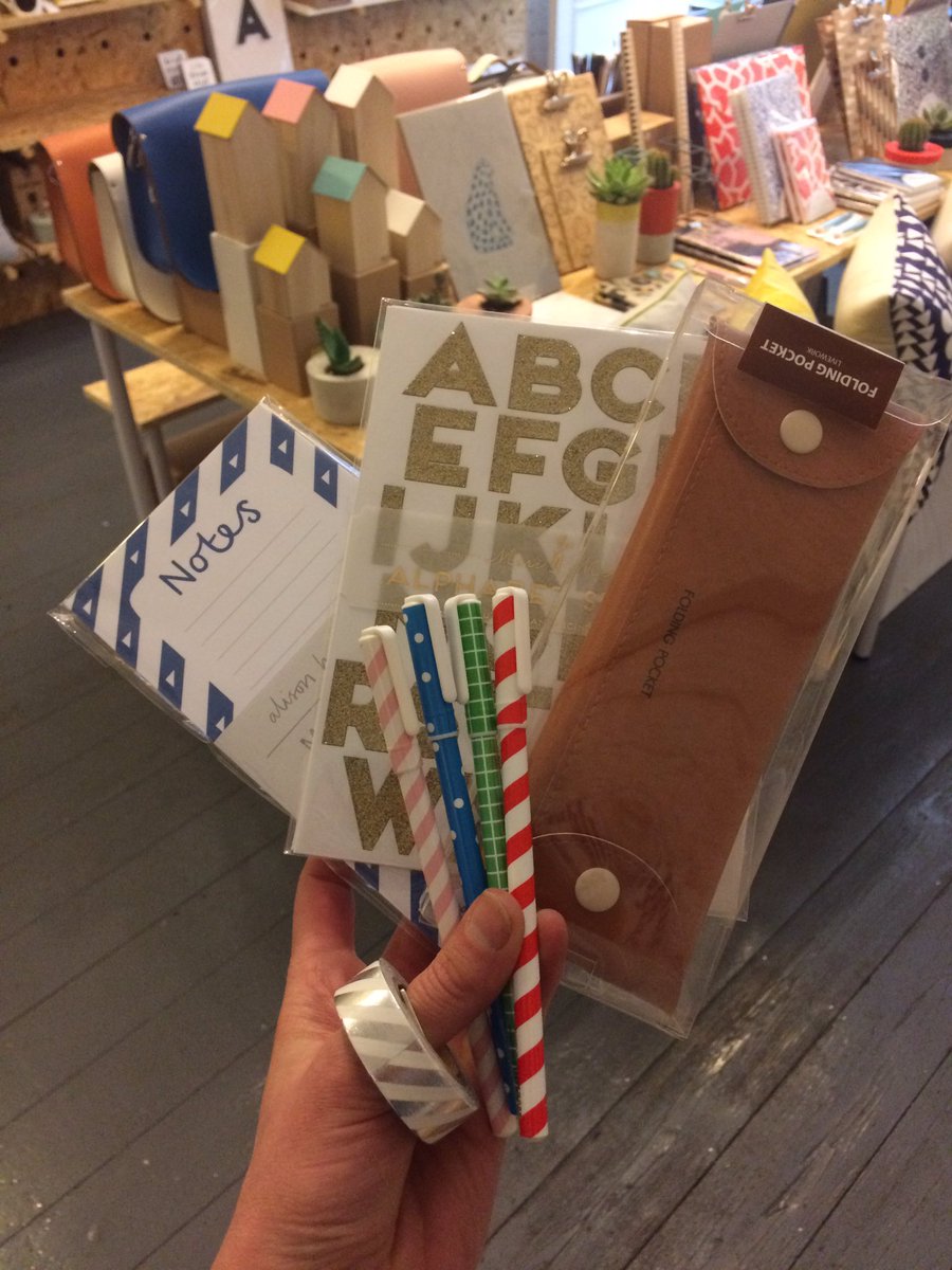 homebykirsty's tweet photo. A little #giveaway to say TA to you 2K followers. RT+Follow to be in with a chance to win this stash of stationery in my ✋🏻 Ends 25/4 ✏️❤️📘 https://t.co/zJDunAixev