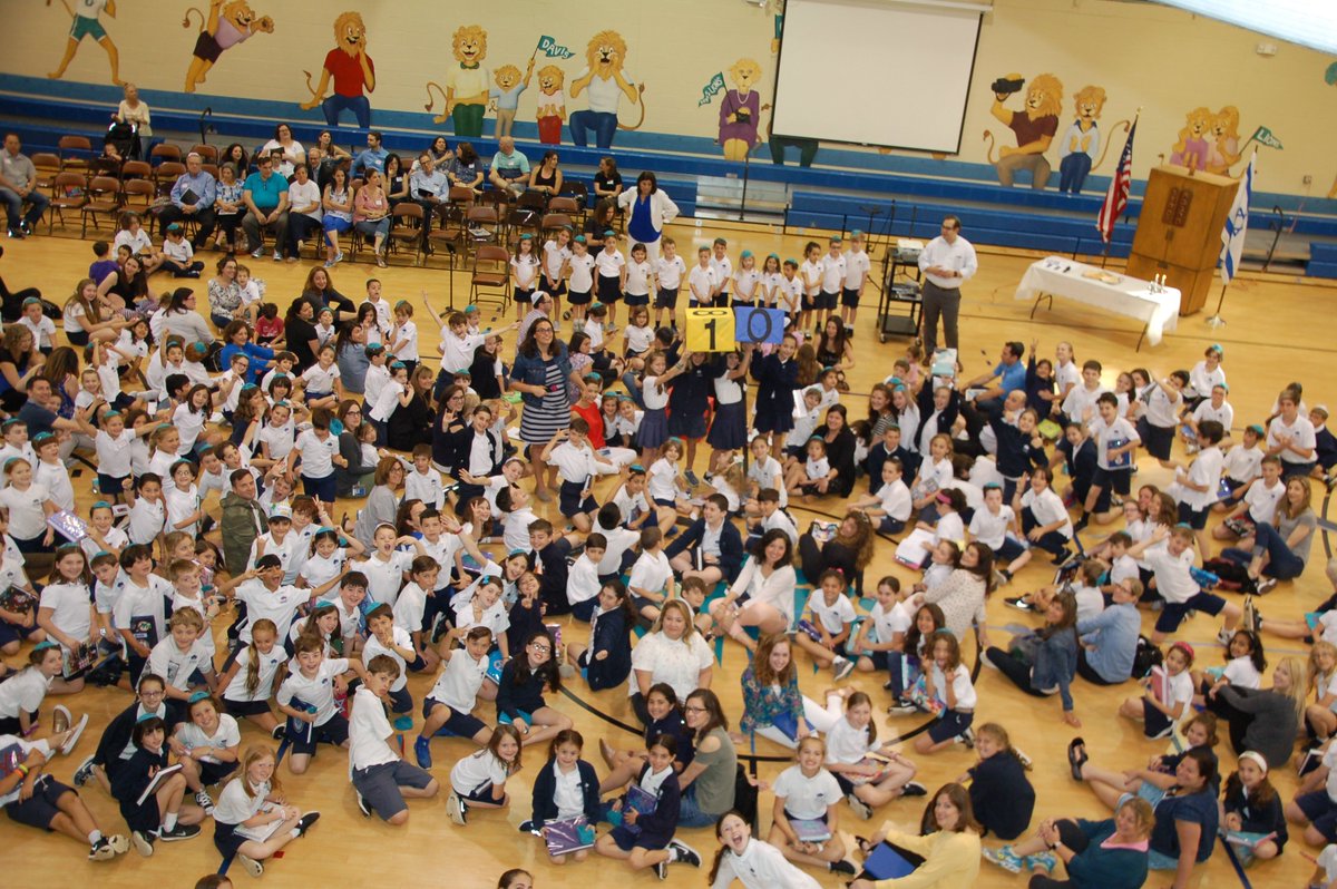 MorahKelly's tweet photo. Let's count the Omer @Davis_Academy! Today is the 10th day of the Omer, which makes 1 week and 3 days of the Omer. #Omerblocks https://t.co/5swif5tkGP