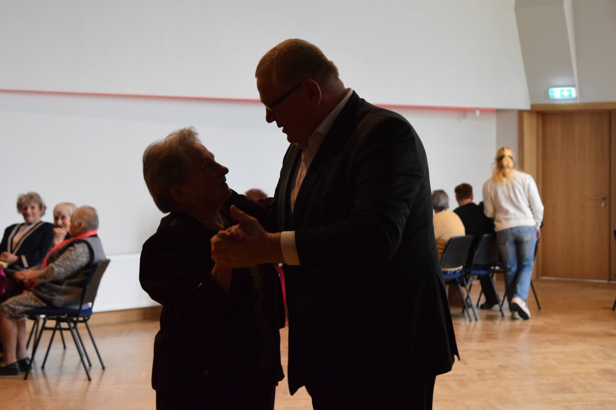 Senioru pasākums "Prieks iespurdza debesīs un iekrita rokās smaidam" Tīnūžos (FOTO) daugavasbalss.lv/novadu-zinas/i…