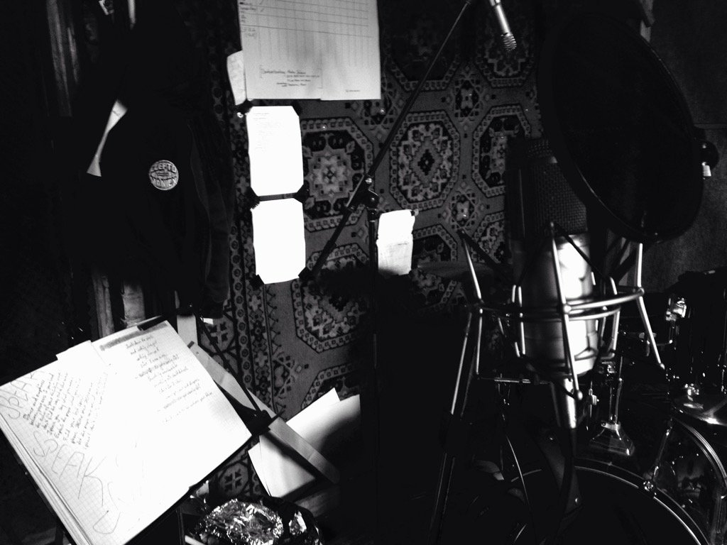 makataomusic's tweet photo. Day 8 of #recording means a lot of vocals need to be screamed #sufferingthroats https://t.co/RpSrazTnoX