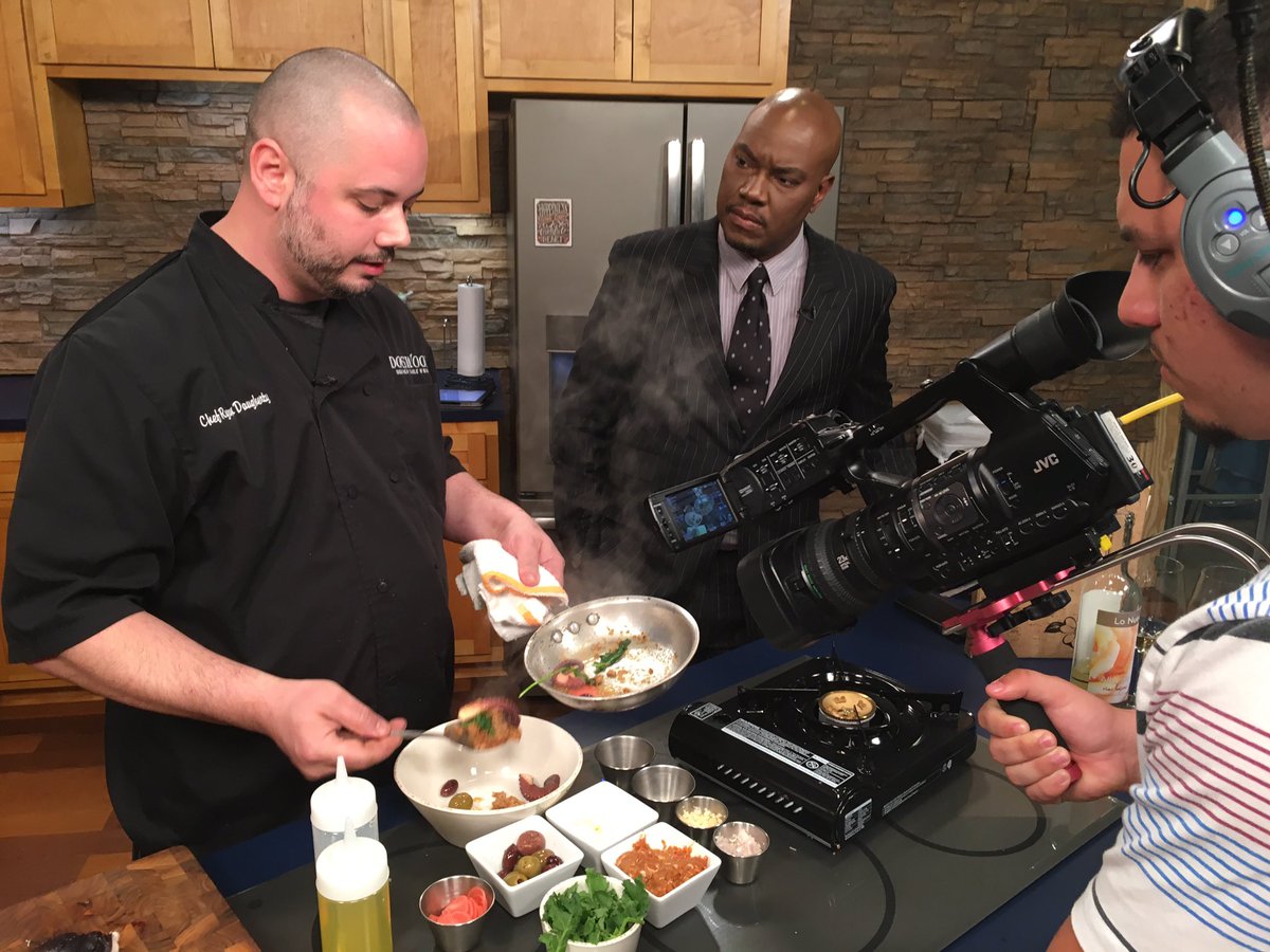 If you could smell what's going on in this kitchen with <a href="/DogwoodSouthern/">DogwoodSouthernTable</a>... So yummy!!!