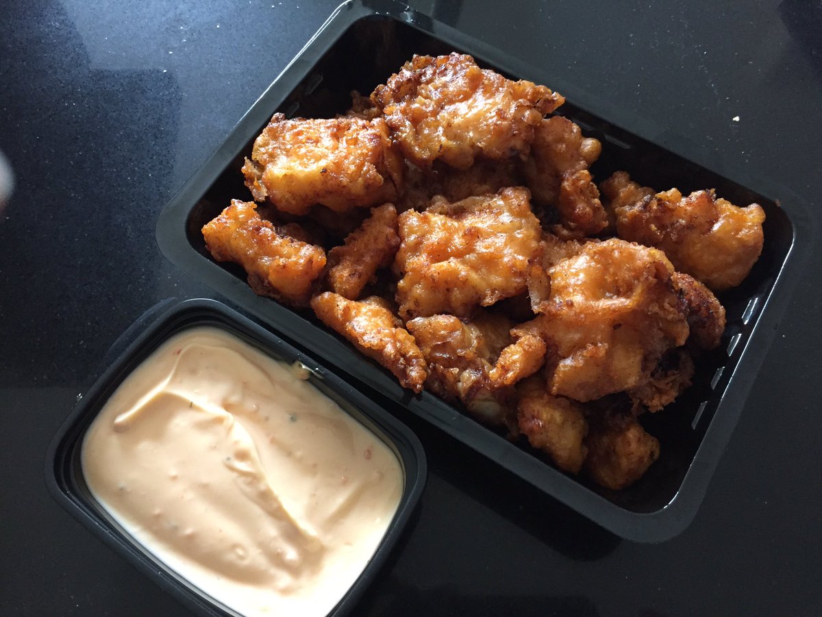 BitterZoetAdv's tweet photo. Het fijne van een viswinkel als klant is dat je na de afspraak een lekkere portie kibbeling mee krijgt. 😑 https://t.co/l90FqRqE39