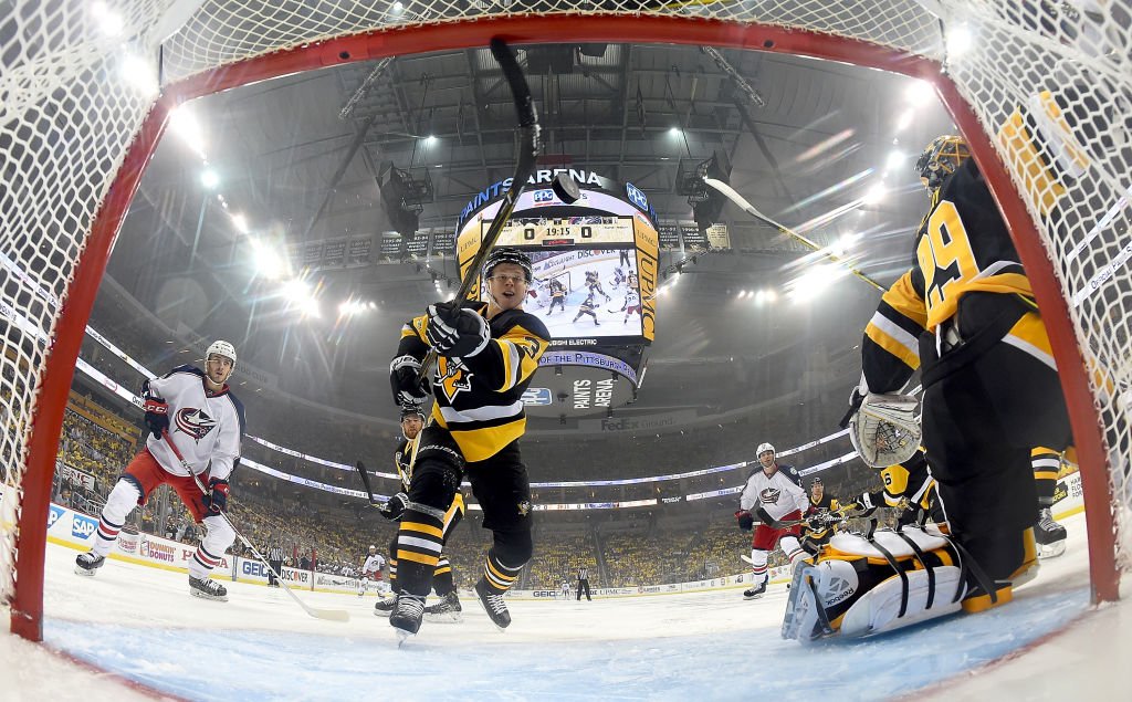 penguins's tweet photo. Underrated moment from last night:

This clutch save early in the game from Olli Maatta.

Replay: https://t.co/GL1sc7YKyC https://t.co/OFedKDKcNX
