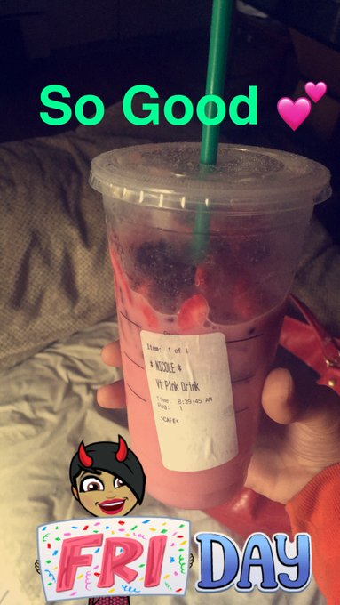 The most delicious drink 👌👌👌#pinkdrink #starbucks #retweet #FolloForFolloBack #FridayFeeling #likeforfolow