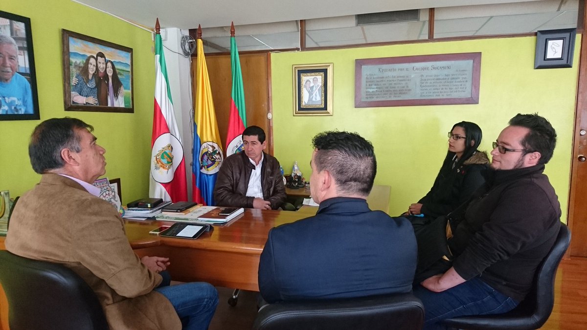 IndeportesBoy's tweet photo. #Gestión | #AEstaHora Miguel Á. Molina, gte. @Indeportesboy, se reúne con Sandro Condía, @AlcSogamoso,   trabajando por deporte boyacense. https://t.co/KKG9XtZt5r
