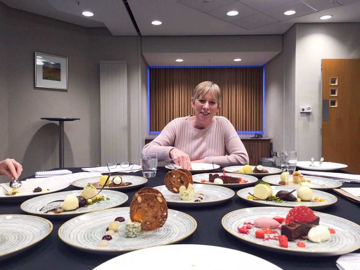 BlackberryEvnts's tweet photo. Jackie has an extremely important decision to make... which one should she eat first? #47daystogo untill @InspLdrshipConf #ilconf17 #events https://t.co/Mk1CZTZksb