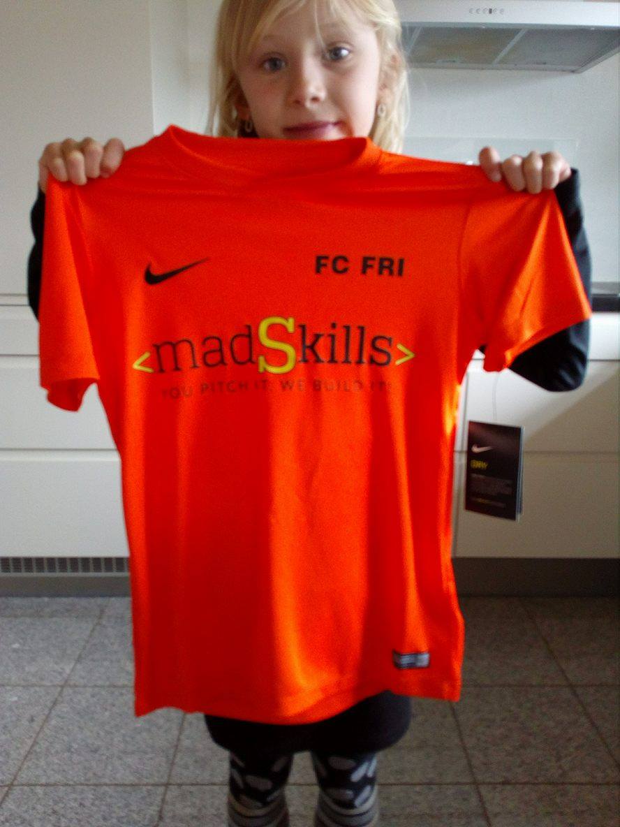 madSkillsdk's tweet photo. Since both @LFC and @EsbjergfB is preoccupied, we decided to support the local football club... #givingback https://t.co/CcbpaVQAe7