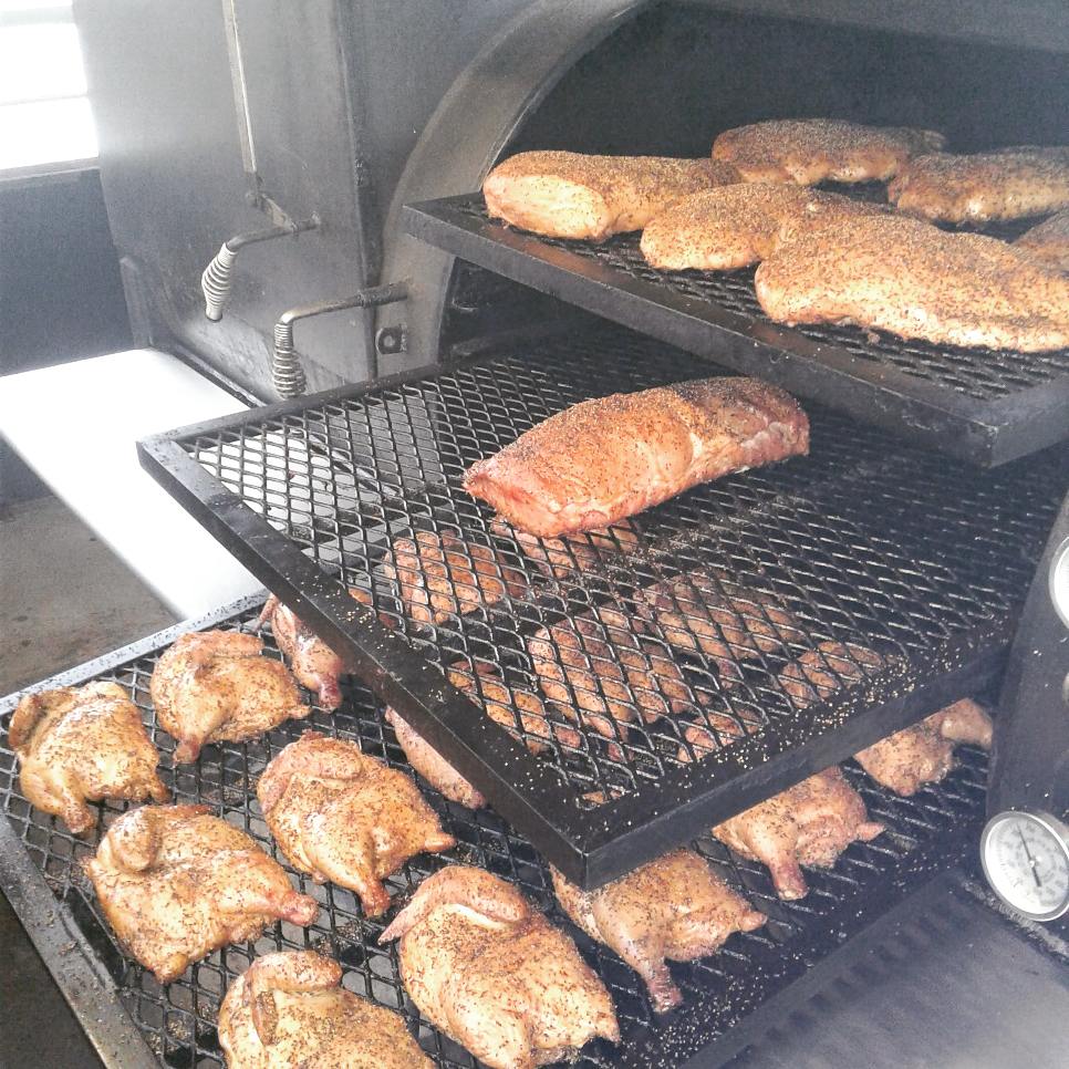 BIG_R78's tweet photo. Doing what I love, and love what I'm doing!!! Happy Friday everyone!!! @SchmidtFamBBQ  Family Barbecue https://t.co/VeRMpPO5Wn