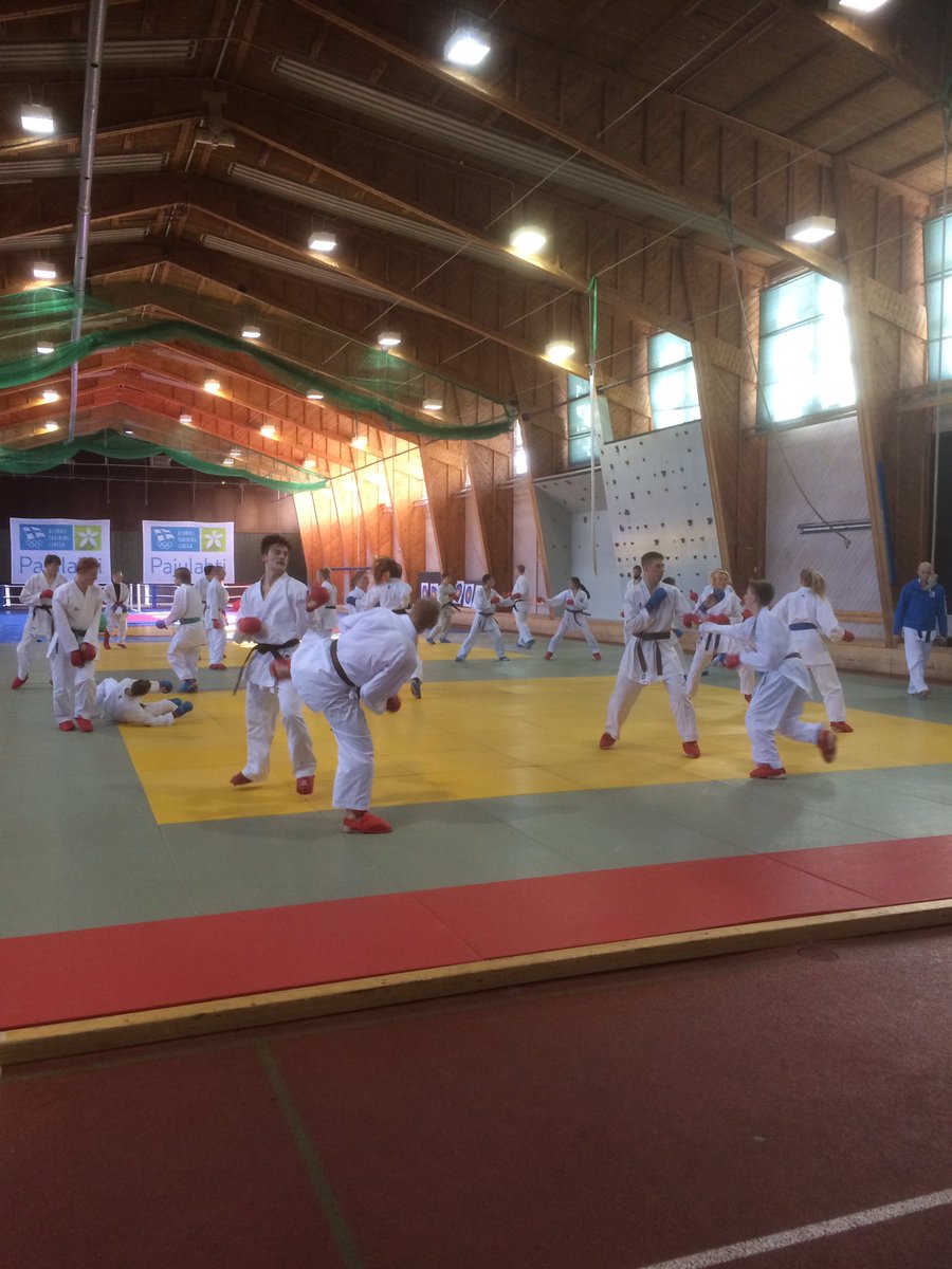 BorenHannu's tweet photo. Tässä porukassa on ilo työskennellä 🥊🥋
#karate #maajoukkueleiri #pajulahti #urheilu #fysioterapia @KarateFinland 

Oss https://t.co/HtpcRUImiO