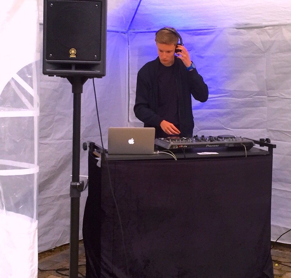 Hello hello! Today at 17.00 our campus location will be taken over by DJ Martijn Tempelman :) (1/2)