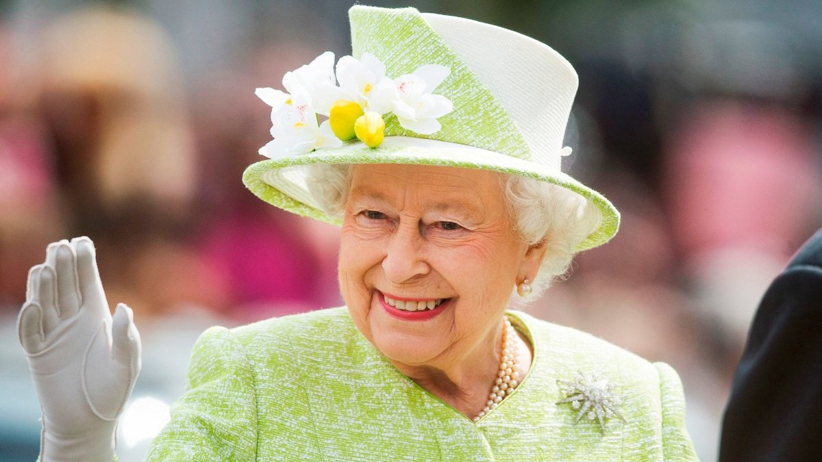 Why does the Queen have two birthdays? dlvr.it/NxpStY