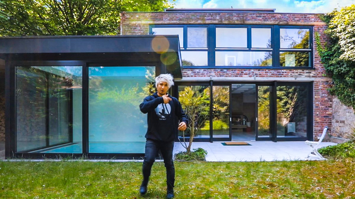 Julien_Bam's tweet photo. Neues Video ist online: Mein erstes eigenes Haus! 🏡😊
LINK: https://t.co/O8JTL9dTls https://t.co/8eRF5mze6N