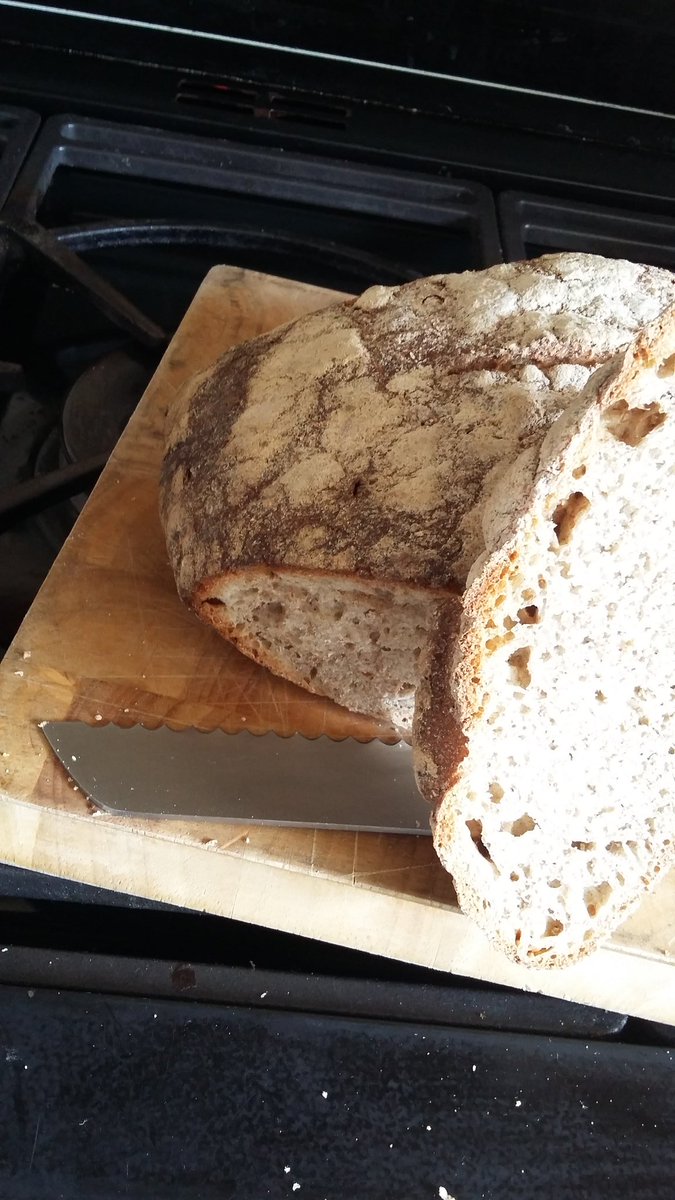 leonbenjaminhal's tweet photo. Still working our way through the 2.5k #HandToMouthFamilyLoaf #NoBigThing Forget the Ploughman's it's the #Doughman's #Axmouth #devonfood https://t.co/HwIvpKmpfU