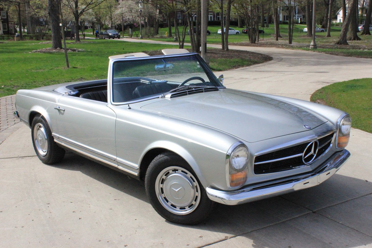 Bringatrailer's tweet photo. Now live at BaT Auctions: 1967 Mercedes-Benz 250SL 4-Speed https://t.co/CTmxj5MQ44 https://t.co/CZq0H5qAcI