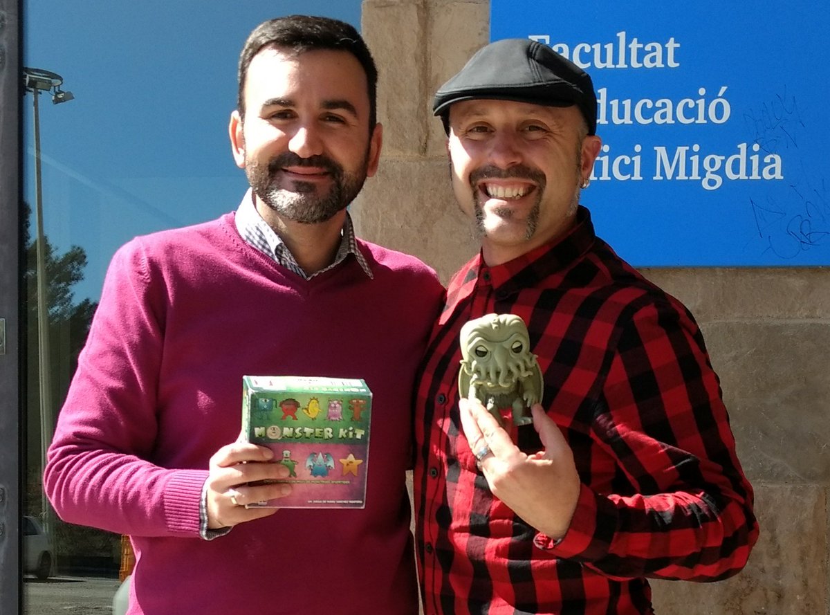 MrWolfTeacher's tweet image. Prueba superada en Universidad de BCN #jocsalaula con @manuparadas y @OscarRecioColl gracias al alumnado de Magisterio
#TeachingRevolution