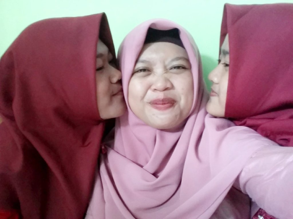hibahhuy's tweet photo. @smkmeiliamedika #perawat #harikartini https://t.co/n9lRrj1RFN