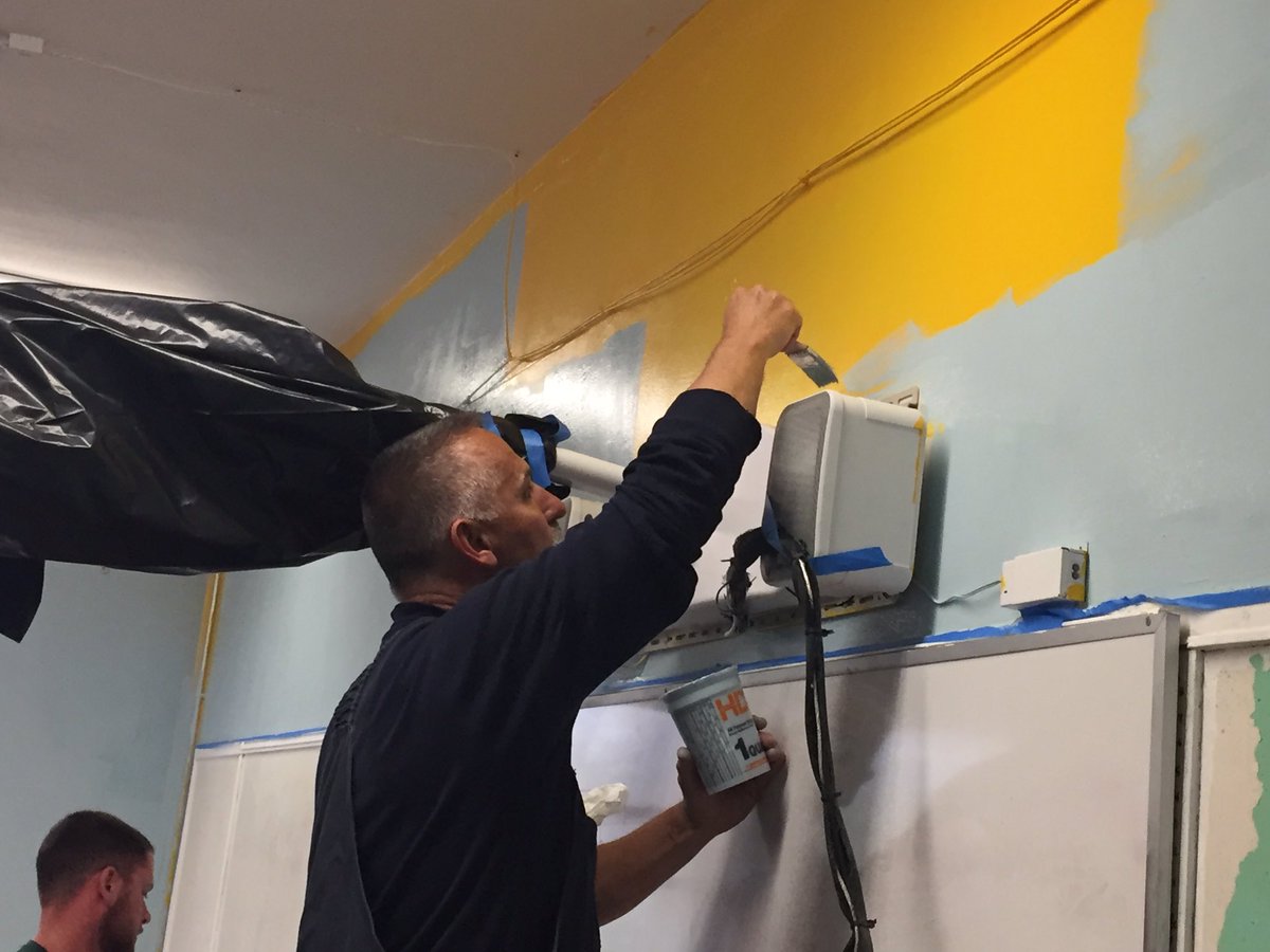 TimNGrid's tweet photo. 42 @nationalgridus volunteers painting classrooms and murals with @RedSoxFund at Charles E. Shea High School in Pawtucket 🎨 https://t.co/f4uPXgu7Av