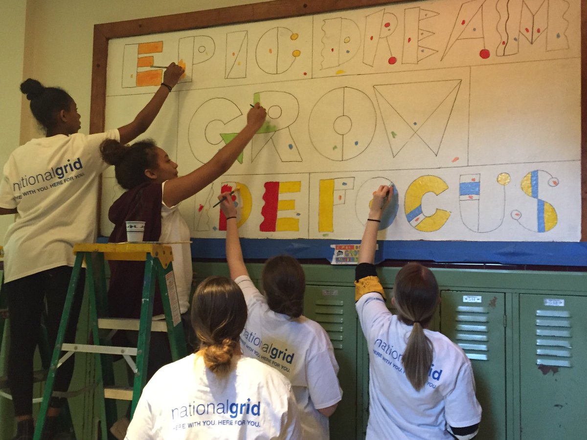 TimNGrid's tweet photo. 42 @nationalgridus volunteers painting classrooms and murals with @RedSoxFund at Charles E. Shea High School in Pawtucket 🎨 https://t.co/f4uPXgu7Av