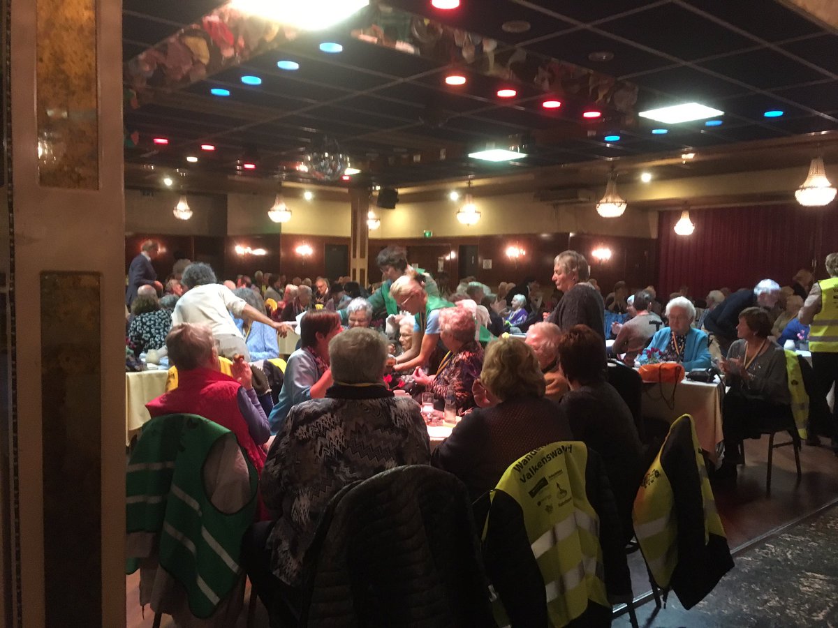 HTindemans's tweet image. Feestelijke afsluiting van de rolstoelvierdaagse. Wat hebben ze genoten. Ook hier is de Valkenswaardse @WandelWeek een groot succes