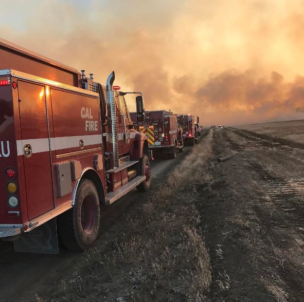 CAL_FIRE's tweet photo. #JayneFire [update]off Hwy 33 and Lost Hills (FresnoCo) is 2000 acres and 75% contained. Structure threat mitigated. https://t.co/aq4wHjfgGb https://t.co/nzIndppaEO