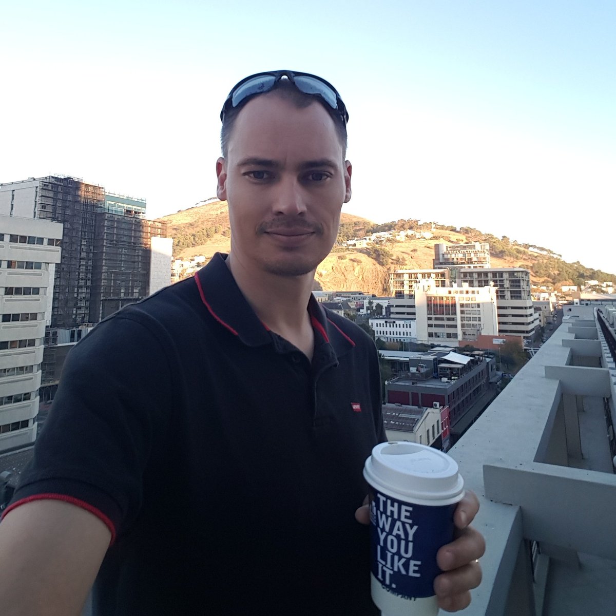 FrancoisBurger2's tweet photo. Post workout - coffee, views & fresh air. #ChesElectrical #BuildersCity #QuantecSafety #StandardSafety #SSCycling #SunRise #CapeTown #Coffee https://t.co/jZn0rqmiEe
