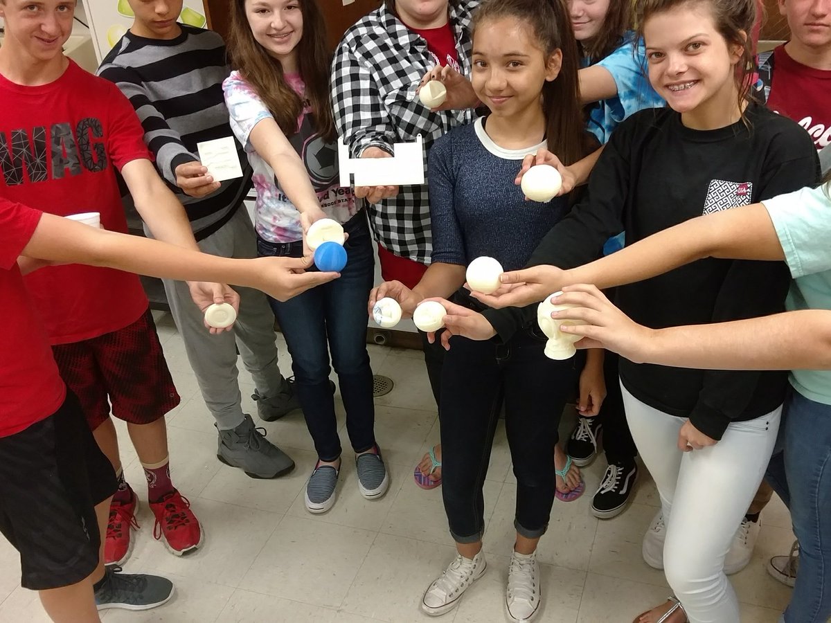 OLearyScience's tweet photo. First round of 3d printing! #csmsriseup https://t.co/FIvp2v0JqU