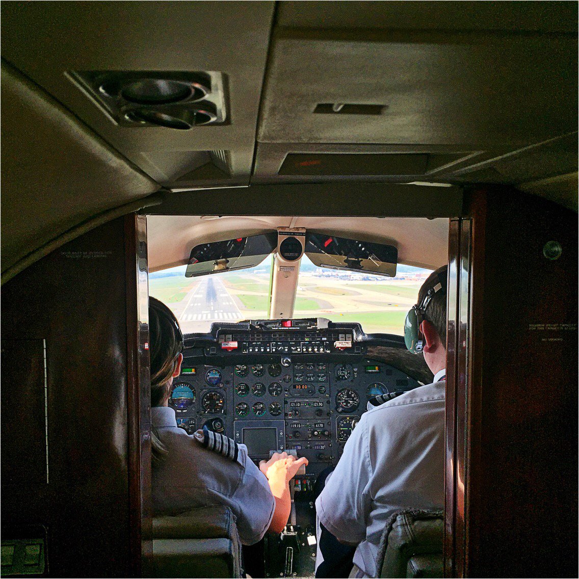 viatroybell's tweet photo. With an enviable view, PIT-RIC in 42 minutes, wheels up to wheels down. #avgeek #ICV2017 https://t.co/sIIBdI3OxM