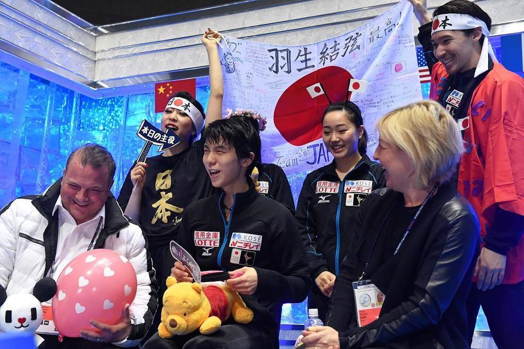 All smiles in Team 🇯🇵 as Yuzuru Hanyu and Shoma Uno take the first two spots of the Men's Free Skating. Japan lead… ift.tt/2oYZRyZ