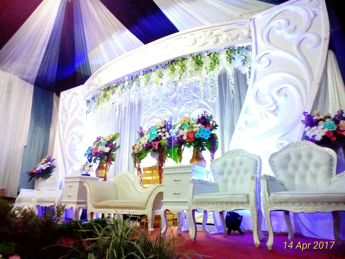 linggarwedding3's tweet photo. selamat hari KARTINI kggo sadaya wargi @kotaSUBANG  dan sabudeurenna https://t.co/NdCmikdhWC
