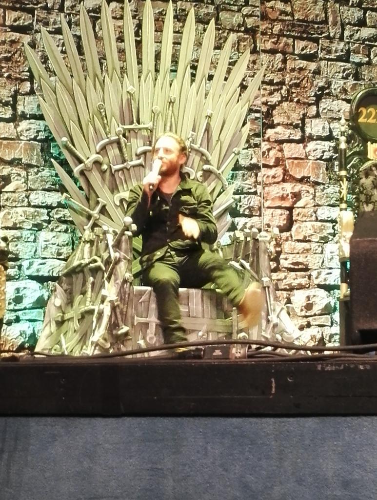 ImThePilot_X's tweet photo. Dean O'Gorman claims the Iron Throne
... #MagicCon https://t.co/ArRfndWAnI
