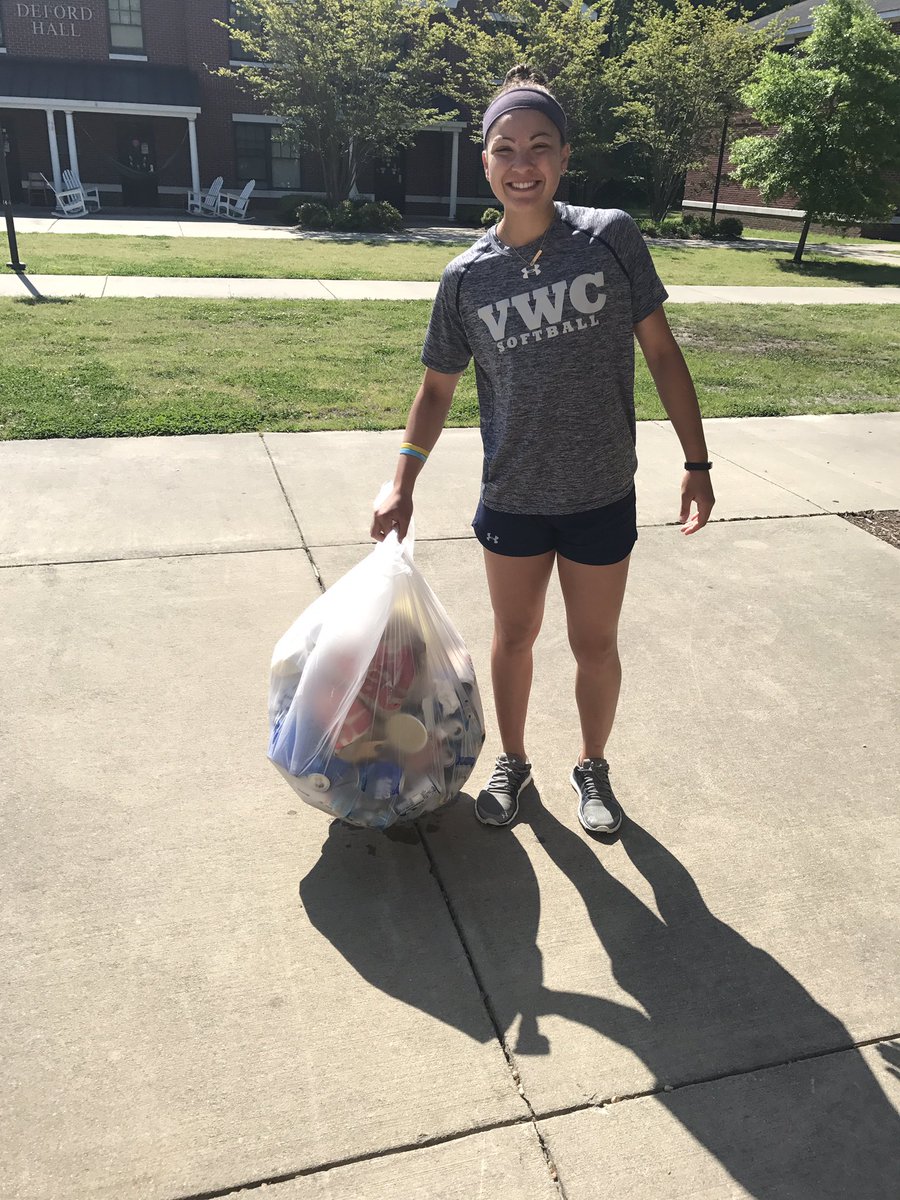 recycletes's tweet photo. Softball with another full bag on this hot day 🔥♻️♻️♻️♻️ https://t.co/aKAOgdp9aq