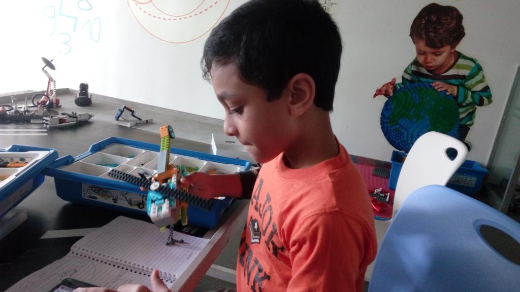 mohdjalaludheen's tweet image. #juniorrobotics
#studentstraining
#Ev3
#WeDo2.0
@edustemstudio 
@EdutechIndia