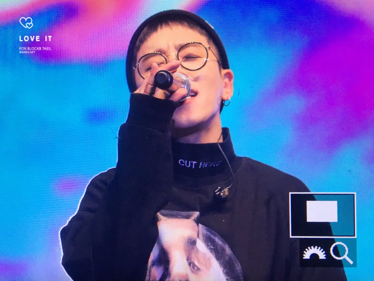 900924net's tweet photo. 170421 청주 드림콘서트 #블락비 #태일 #이태일 @BB_taeil 오늘도 노래해줘서 고마워 💖 https://t.co/oKPnSVviz4