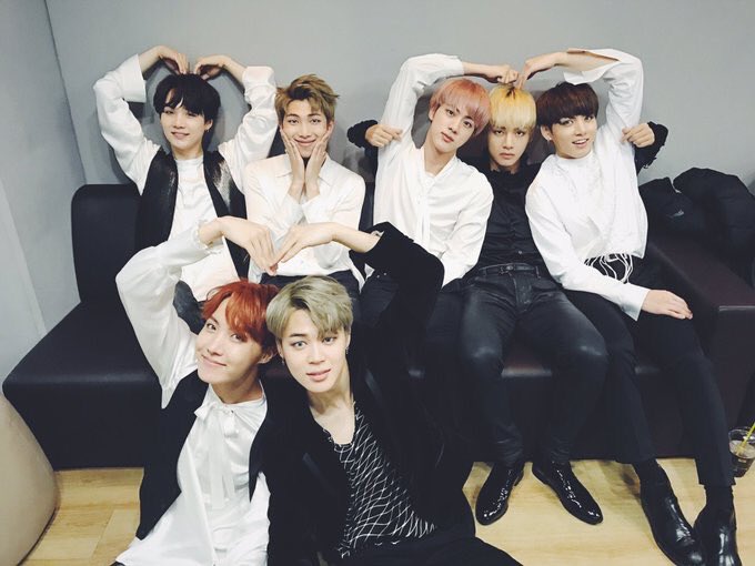 TopSocialARMY's tweet photo. 사랑해요 @BTS_twt 😘

화이팅~ https://t.co/v2wNtVaW50
