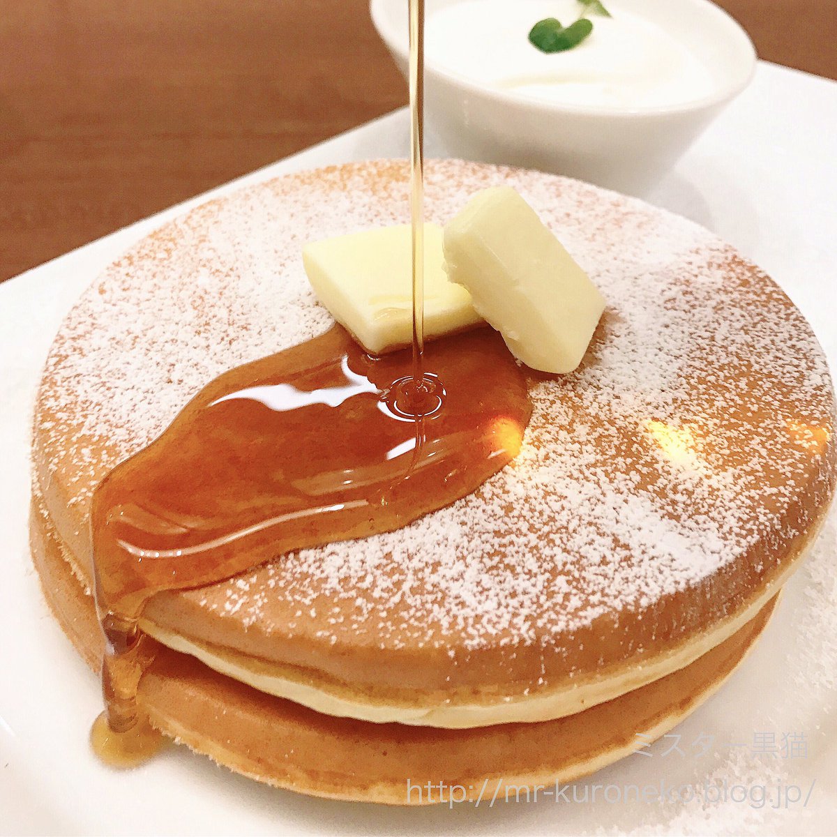 ミスター黒猫 カフェ 喫茶店 スイーツ パンケーキ على تويتر パンパンパンケーキ よつ葉バターとメイプルのパンケーキ 北海道よつ葉乳業直営のカフェ よつ葉ホワイトコージ ふわもち生地に自慢のよつ葉バターと生クリームたっぷり 札幌駅に着いたのが21時で今日