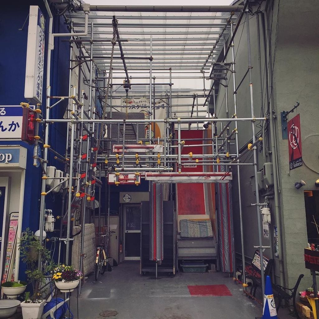 kubotakashisebe's tweet photo. 住宅地の中にいきなり #sasuke の練習場がありました
足場の作り方などプロの仕業ですね
#AmericanNinjaWarrior #practiceground #training
in #japan #headword https://t.co/e50gCRaqSM https://t.co/PoQkkBlNhY