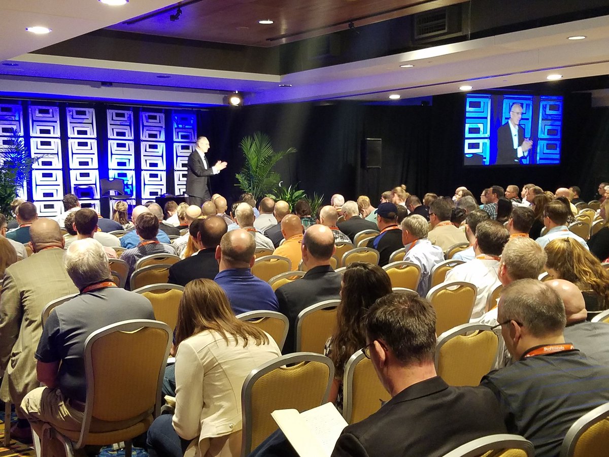 victoria_cabot's tweet photo. #EOSCONF17 @BoazPower is delighting our attendees as the final keynote! Poll your audience with every point! Unbelievable!!!! https://t.co/FxUCacbmwn