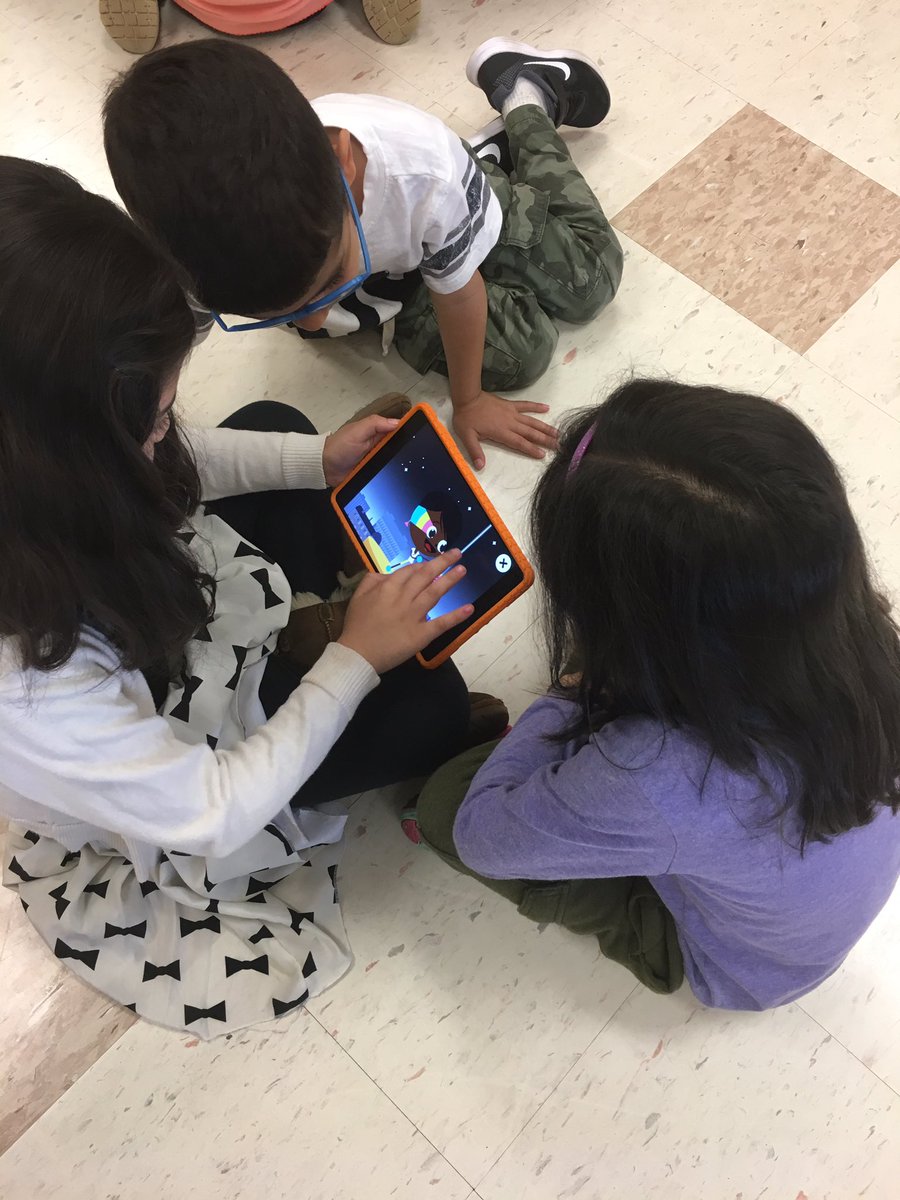 BrodnickiMusic's tweet photo. Kindergarten's first time on @apple iPads @BrodnickiSchool! Playing @tocaboca #TocaBand They love making ostinatos with cartoons! https://t.co/pSfbnGZ33s
