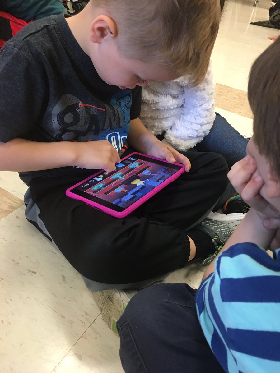 BrodnickiMusic's tweet photo. Kindergarten's first time on @apple iPads @BrodnickiSchool! Playing @tocaboca #TocaBand They love making ostinatos with cartoons! https://t.co/pSfbnGZ33s