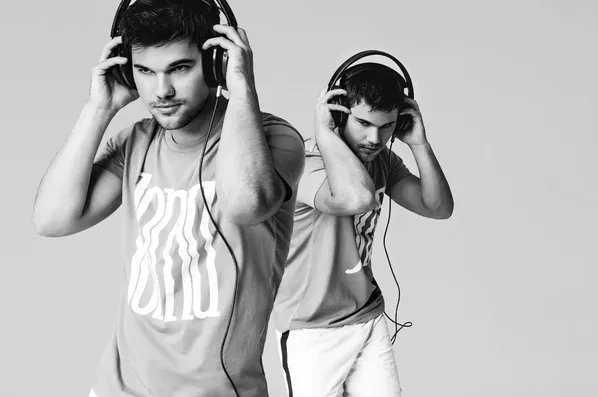TLautnerBRsite's tweet photo. 📸 Novas fotos do photoshoot de Taylor Lautner para a marca JOMA Sports (Parte 01) ❣️ https://t.co/sxA9VujnSH