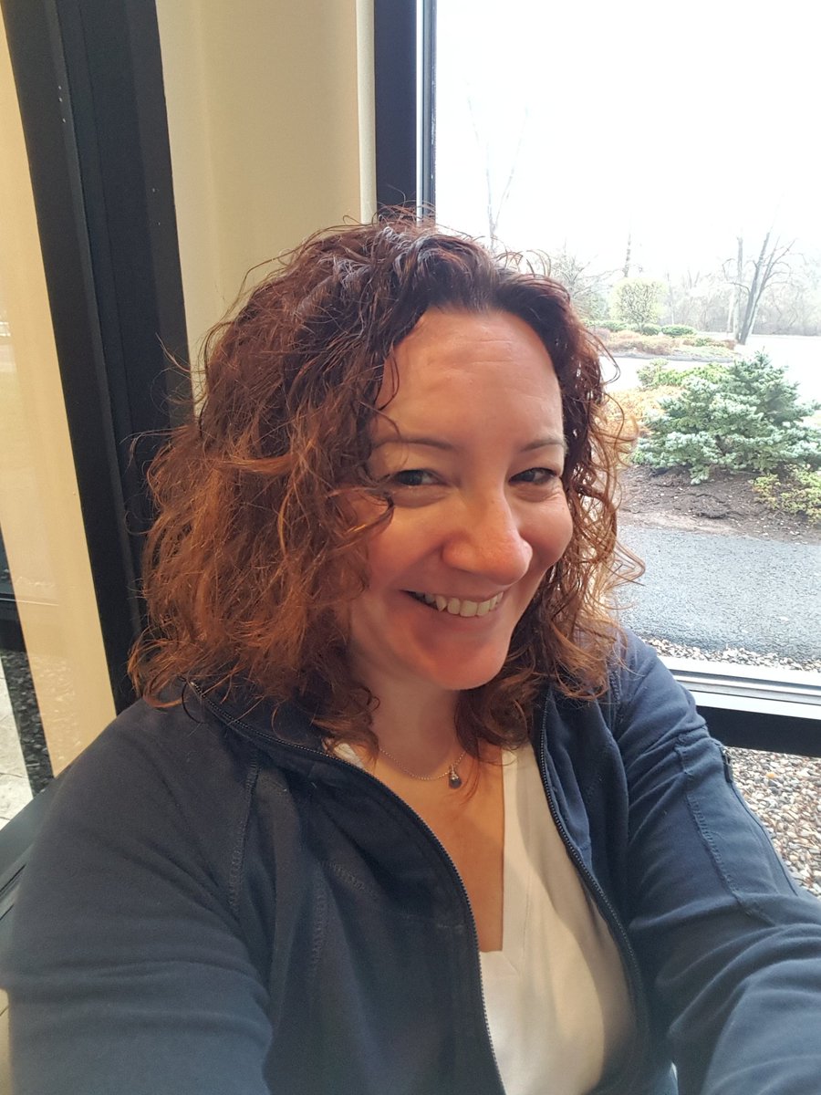 mischiefmags's tweet photo. @Jinxtaposition cra cra wavy hair on a rainy day. #stupidselfiewar #ineedmakeup #waiting https://t.co/bXj9GT1nkS