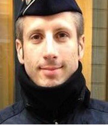 Il s'appelait Xavier Jugelé. Il est mort pour nous protéger. Aux grands hommes la patrie reconnaissante. #ChampsElysees