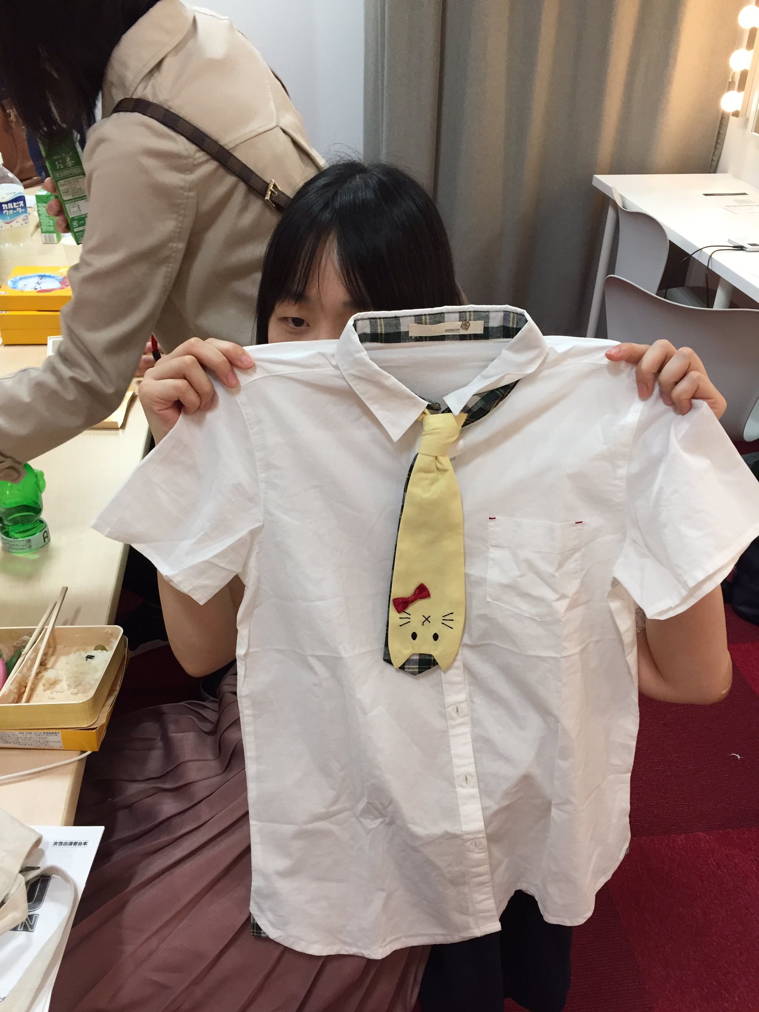 なかよしのパフ あと クロヤギ岡本さんが自分用に買ったとても可愛い服を イメージが合わない という理由で私にくださり 夏用の衣装が生まれました そして 今までずっと私の事を 後藤さん と呼んでいた ぷらんくしょん川口さんが初めて 後藤ちゃん